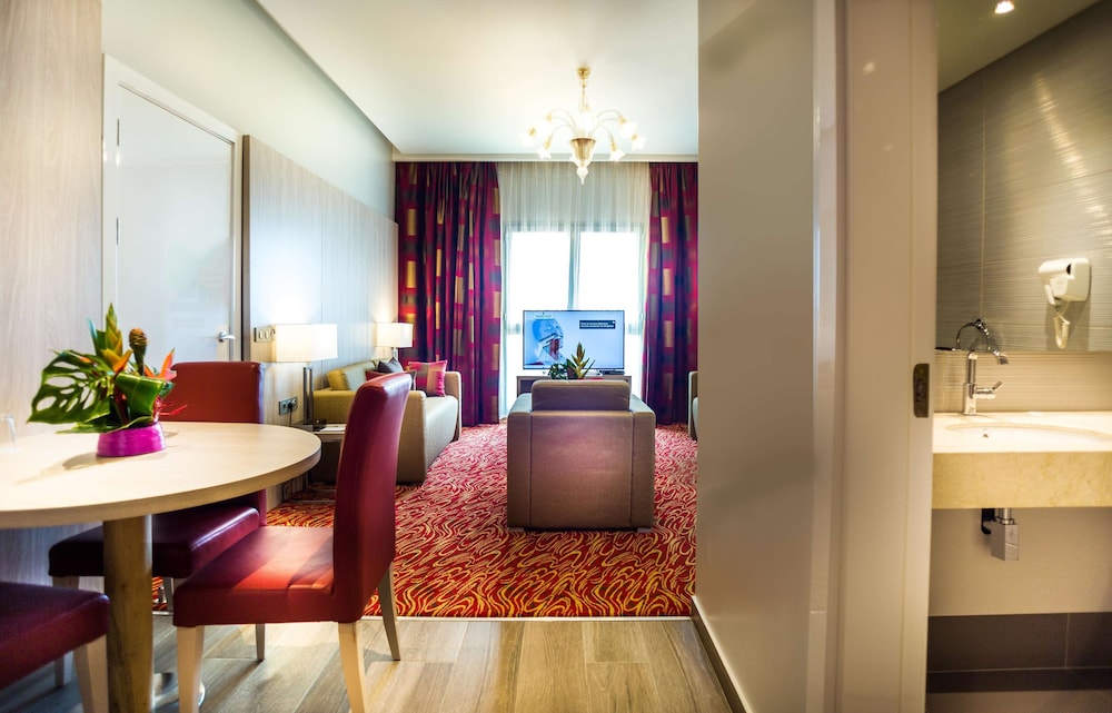 Golden Tulip Le Diplomate Cotonou 54/72