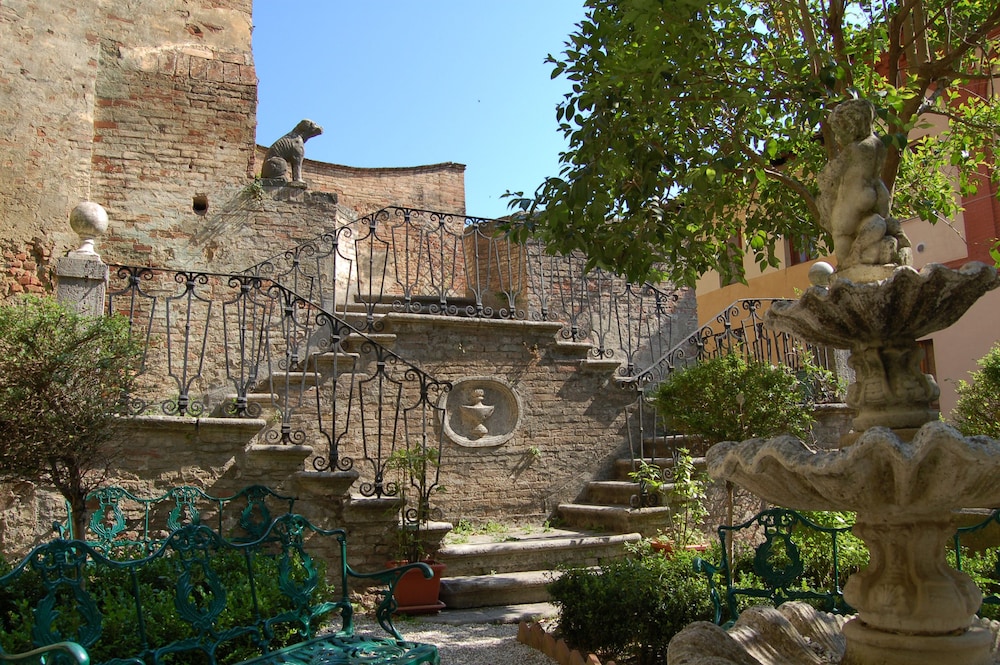 IL CASATO RESIDENCE 52/54