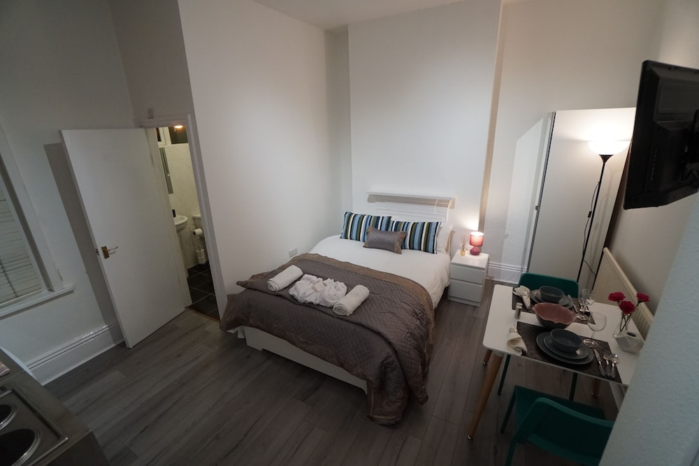 London Queens Apartments 6/50