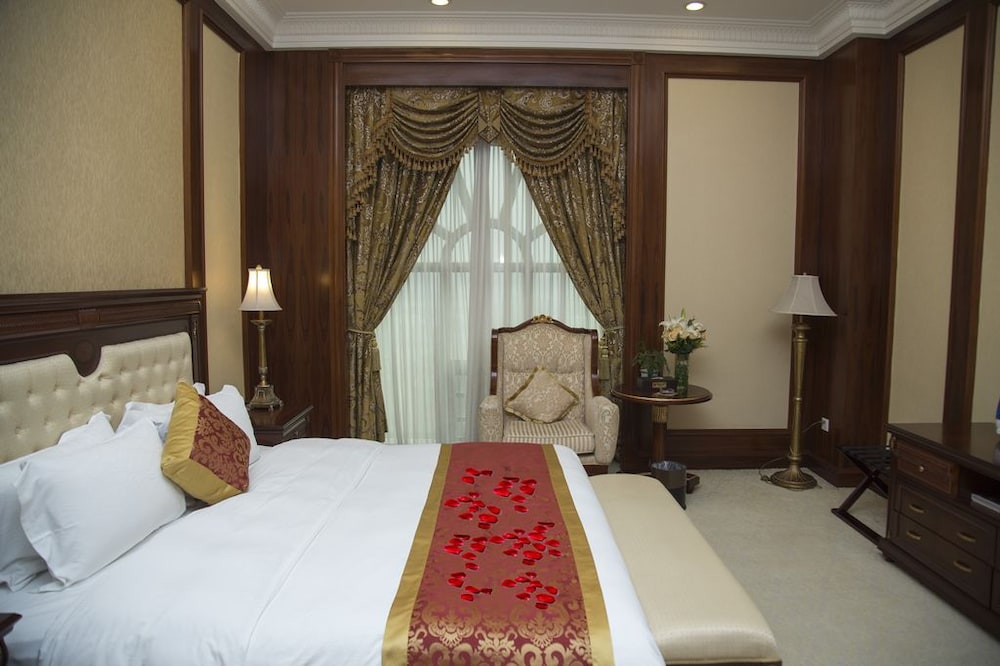 Gladden Hotel Jiangmen 10/61