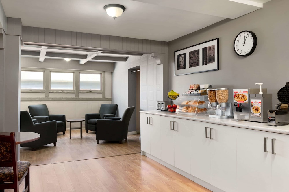 Travelodge By Wyndham Blairmore 18/24