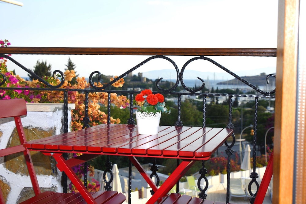 Dasis Hotel & Suites 2/40