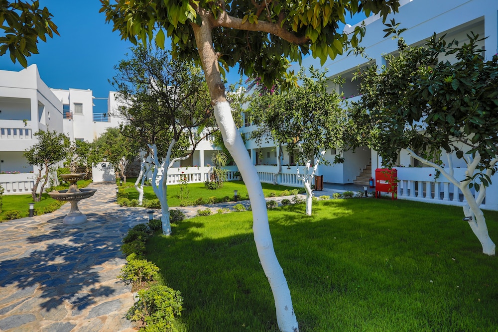 Yalipark Beach Hotel 56/65