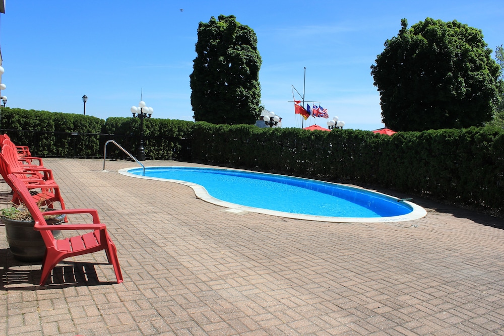 Confederation Place Hotel 53/68