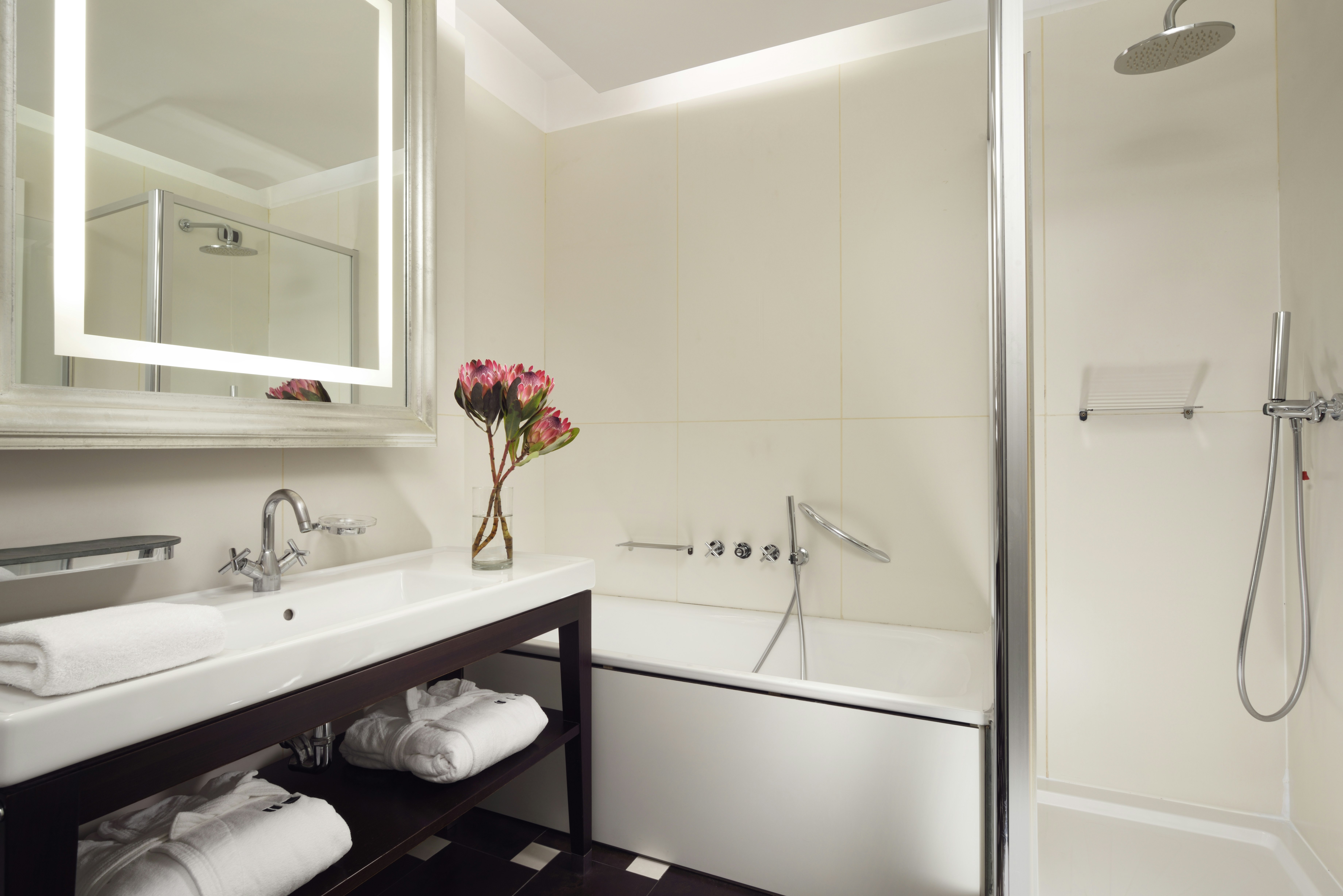 Superior, Double Bed, Unahotels Cusani Milan 4/4