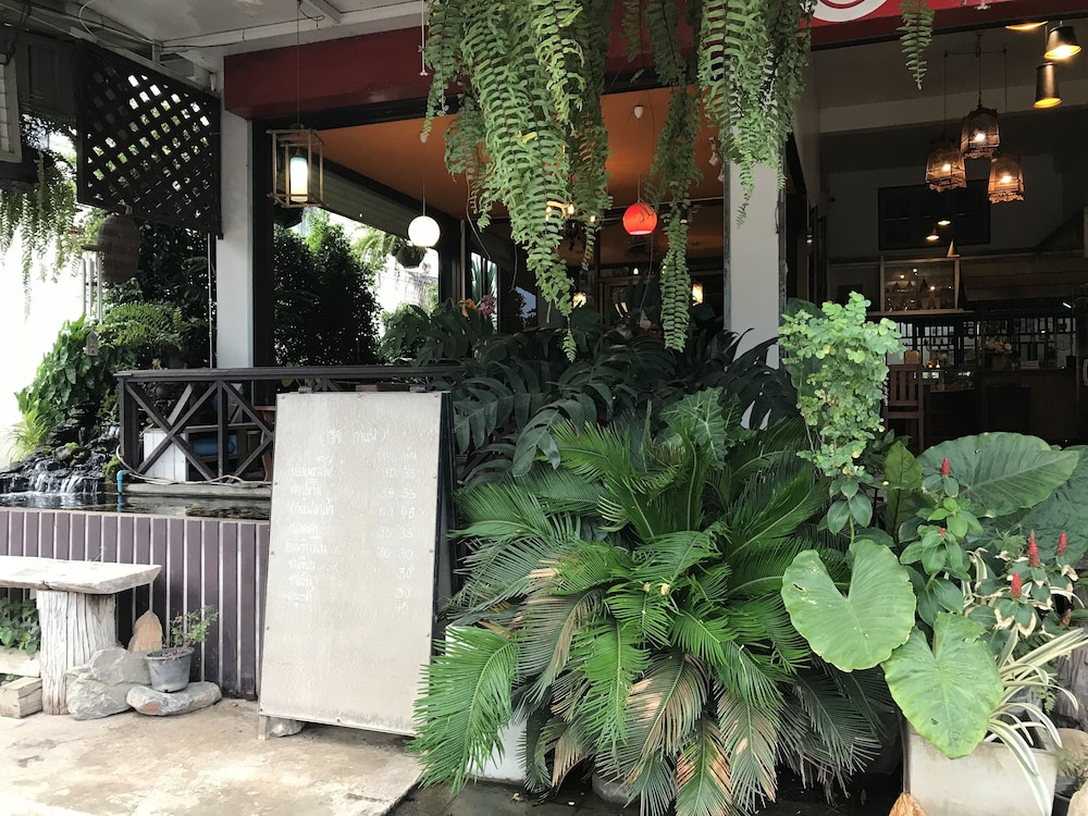 Ez House & Cafe 16/67