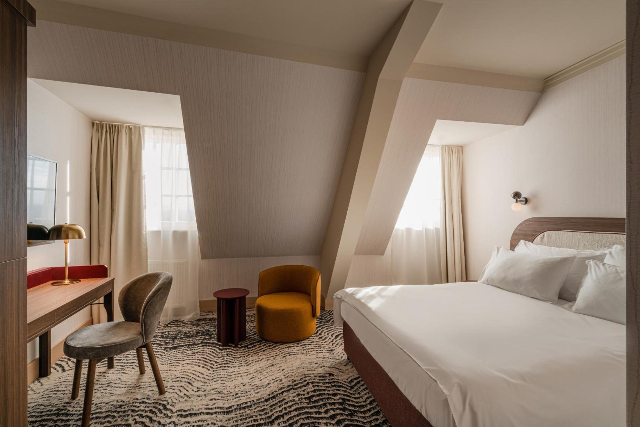 Castle, Double Bed