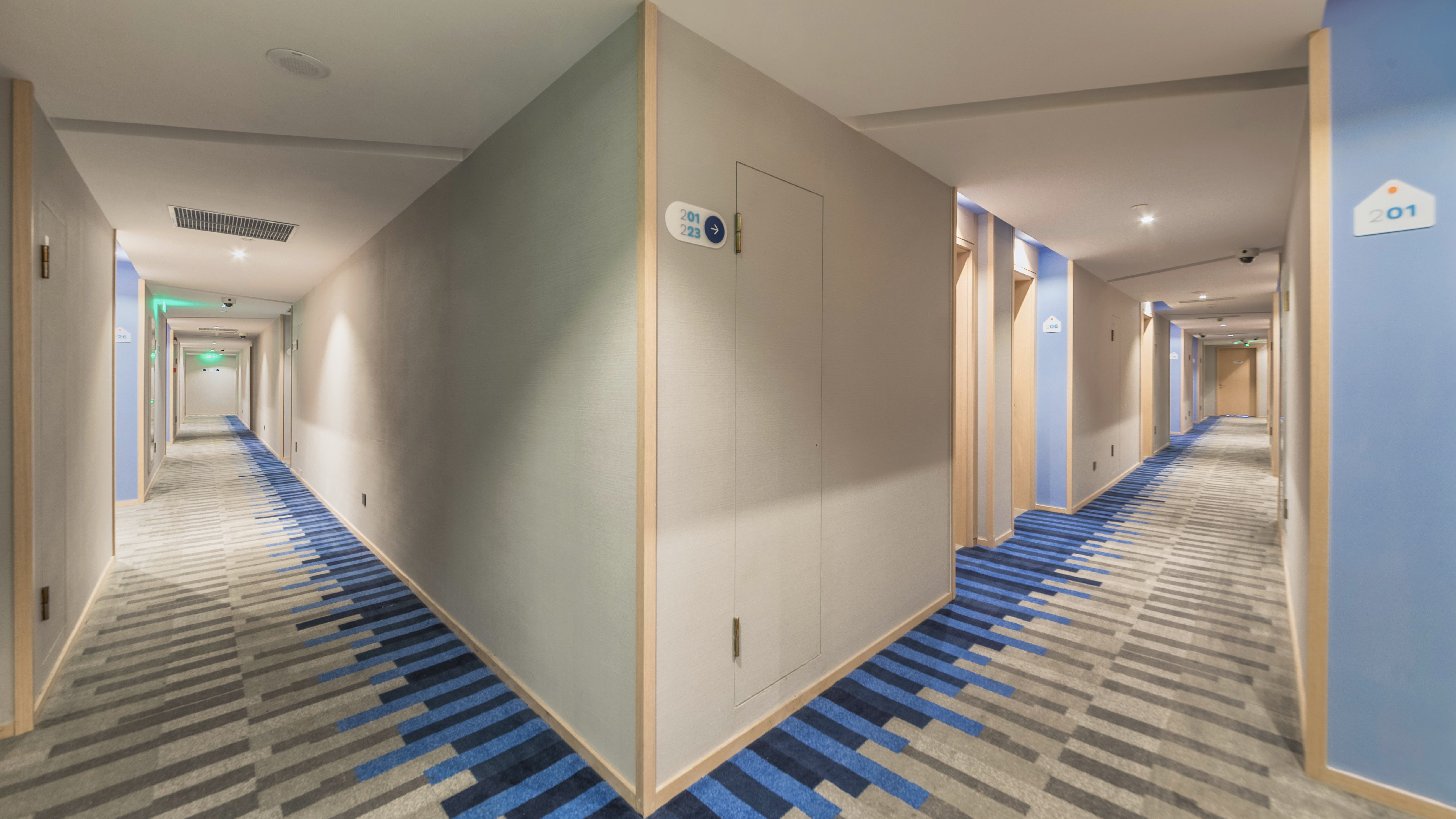 Holiday Inn Express Shanghai Gubei 18/37