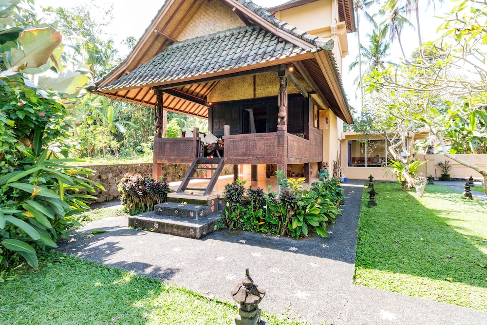 TANAH MERAH RESORT 63/69