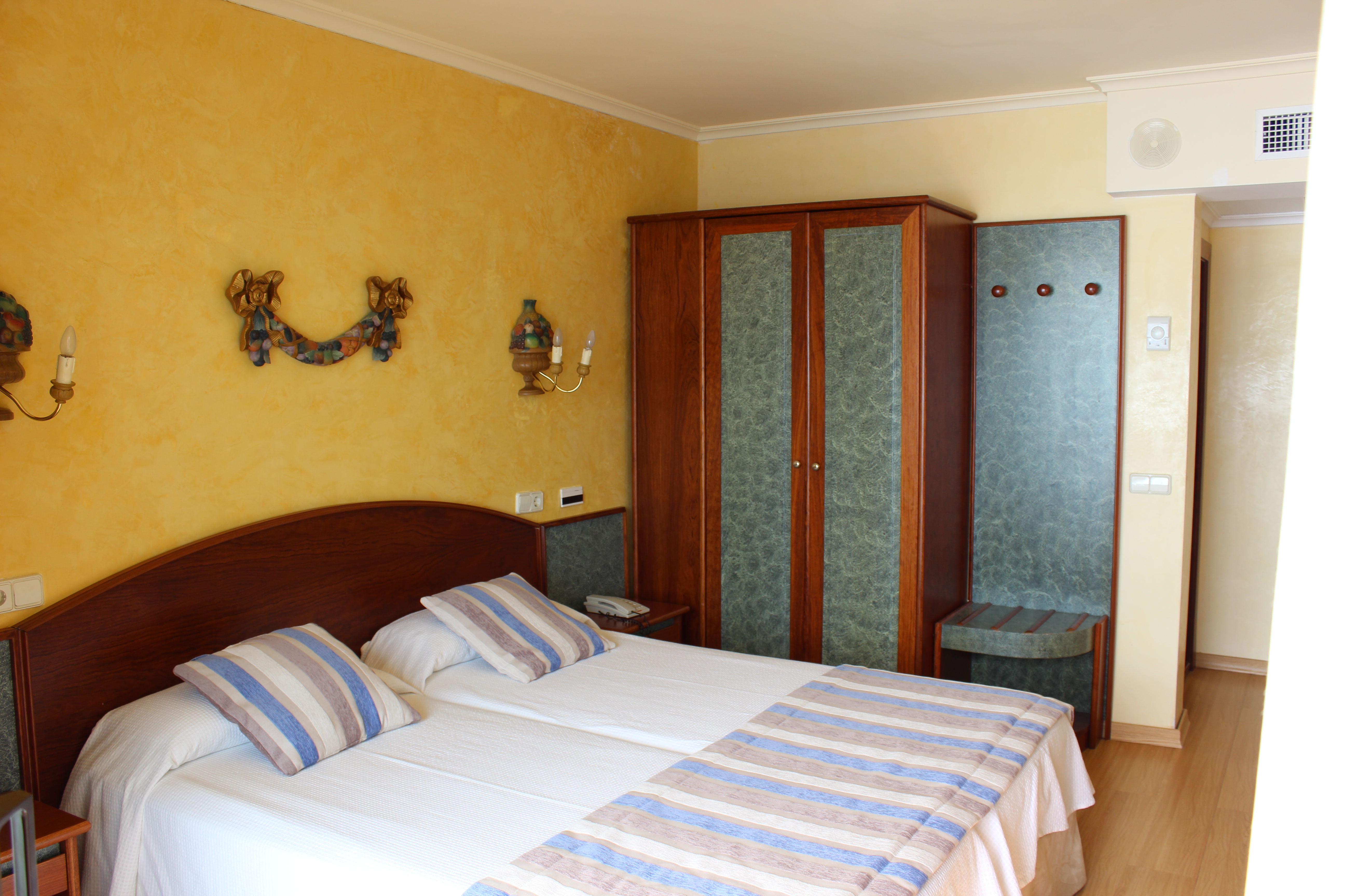 Inner, Double or Twin Bed