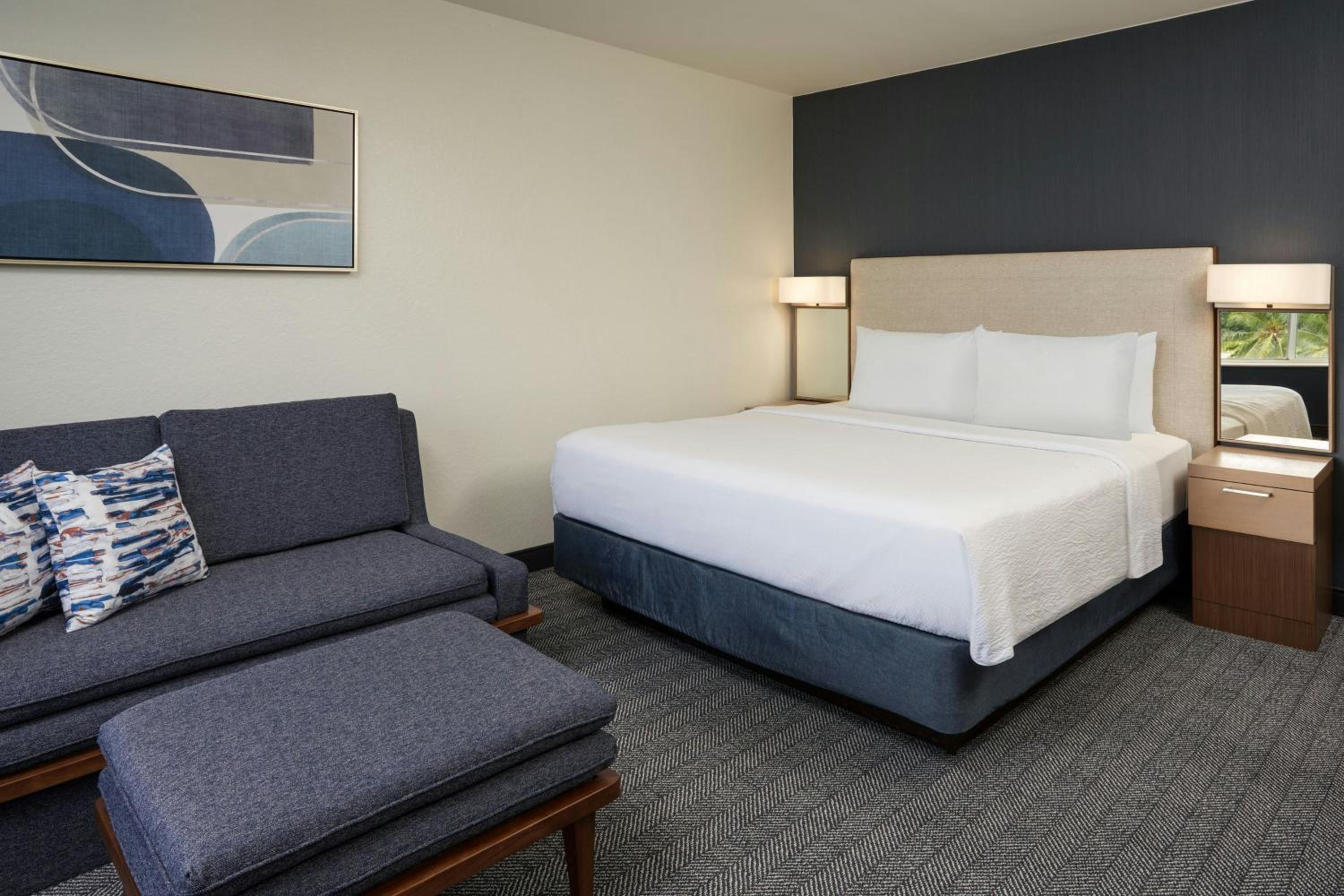 Renovated, Guest Room, King Bed, Accessible