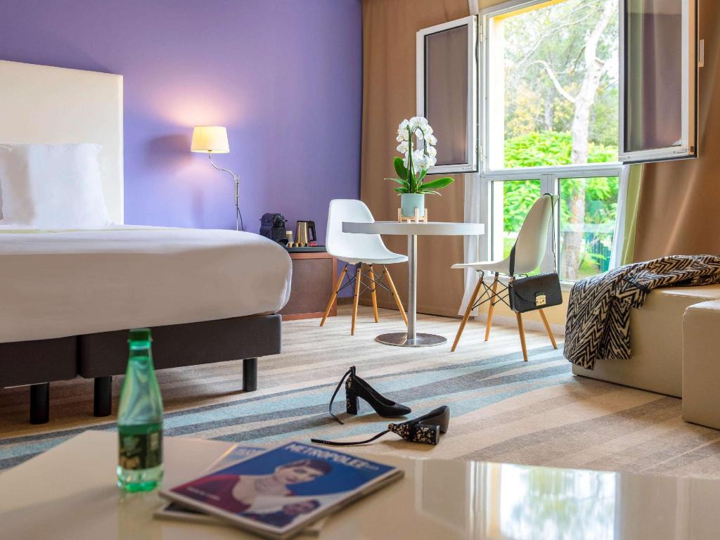 جناح جونيور بسرير كوين مع أريكة، Mercure Antibes Sophia Antipolis Hotel 5/9