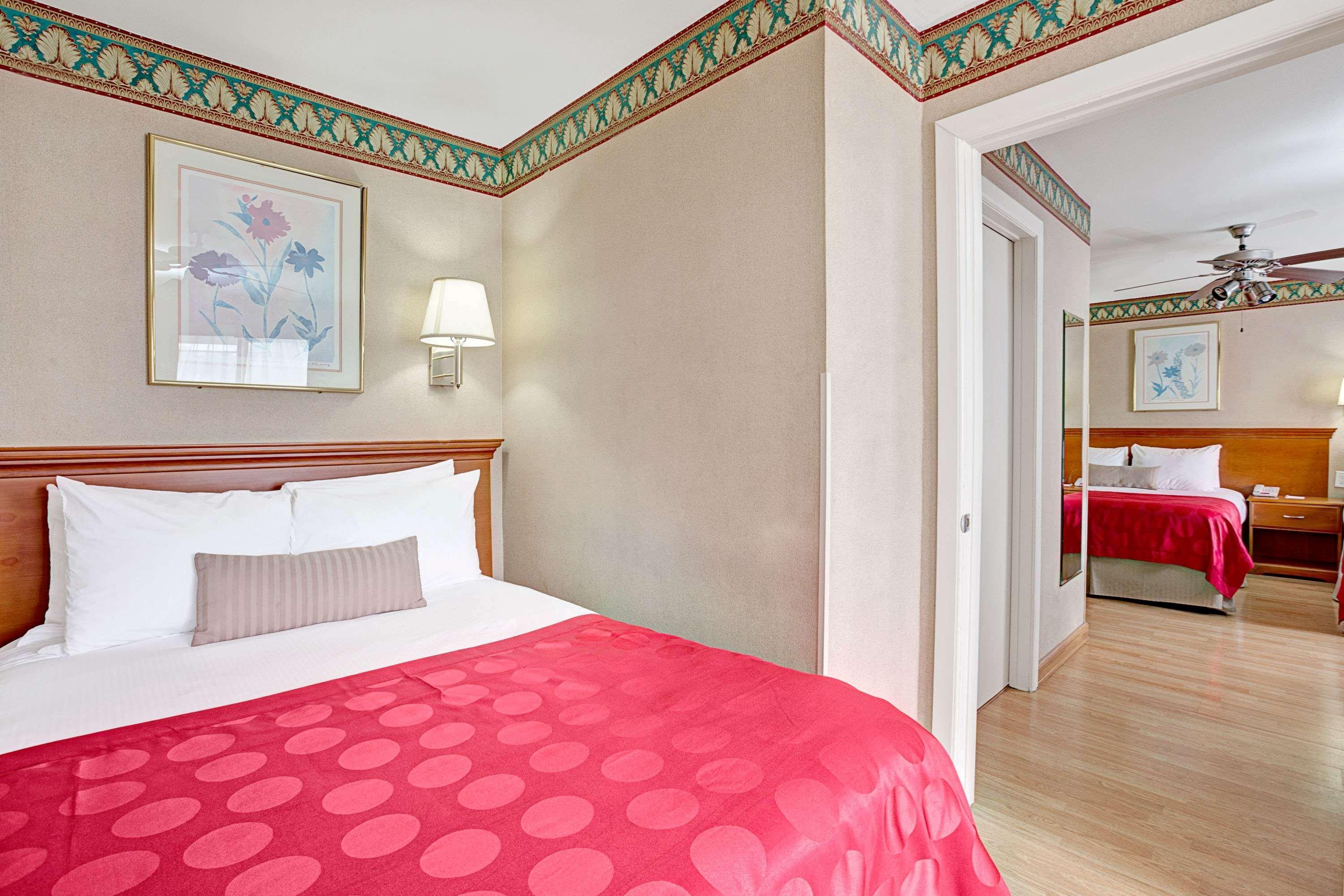2 Bedrooms, Suite, 1 Double and 2 Queen Beds