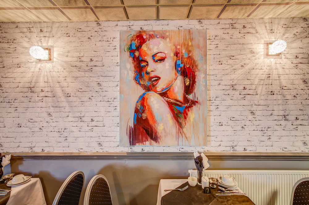 The New Sandringham Court Hotel & Norma Jeans Bar&Brasserie 7/50