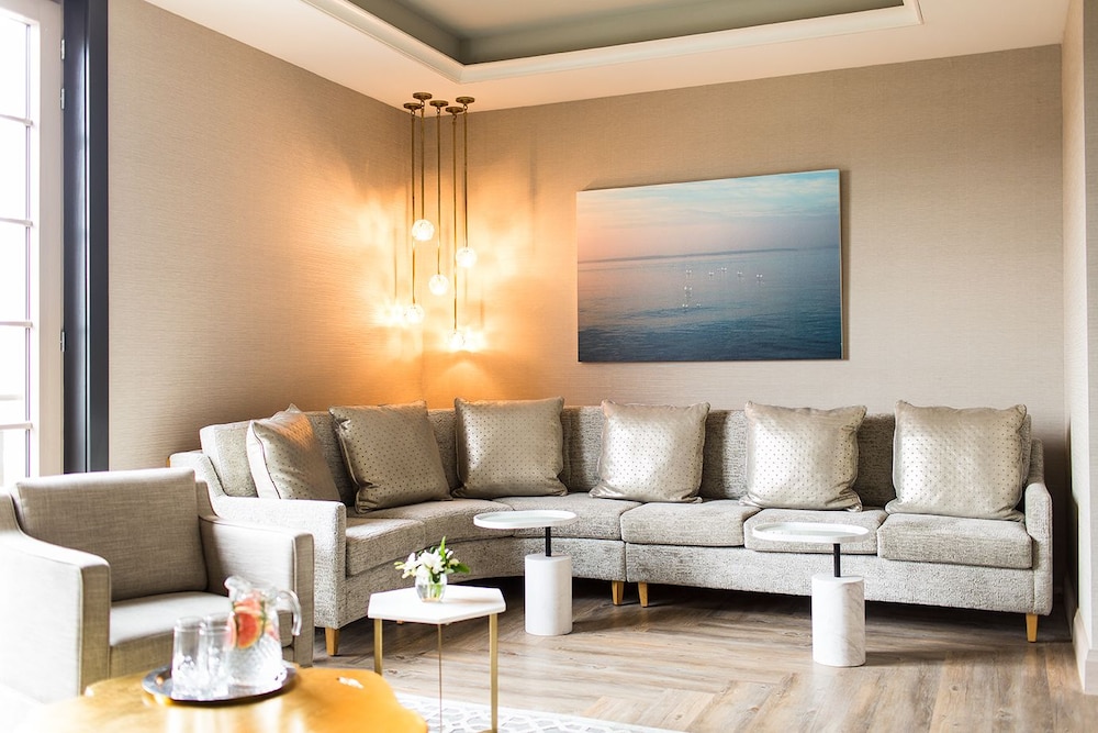 Delamar West Hartford 40/75
