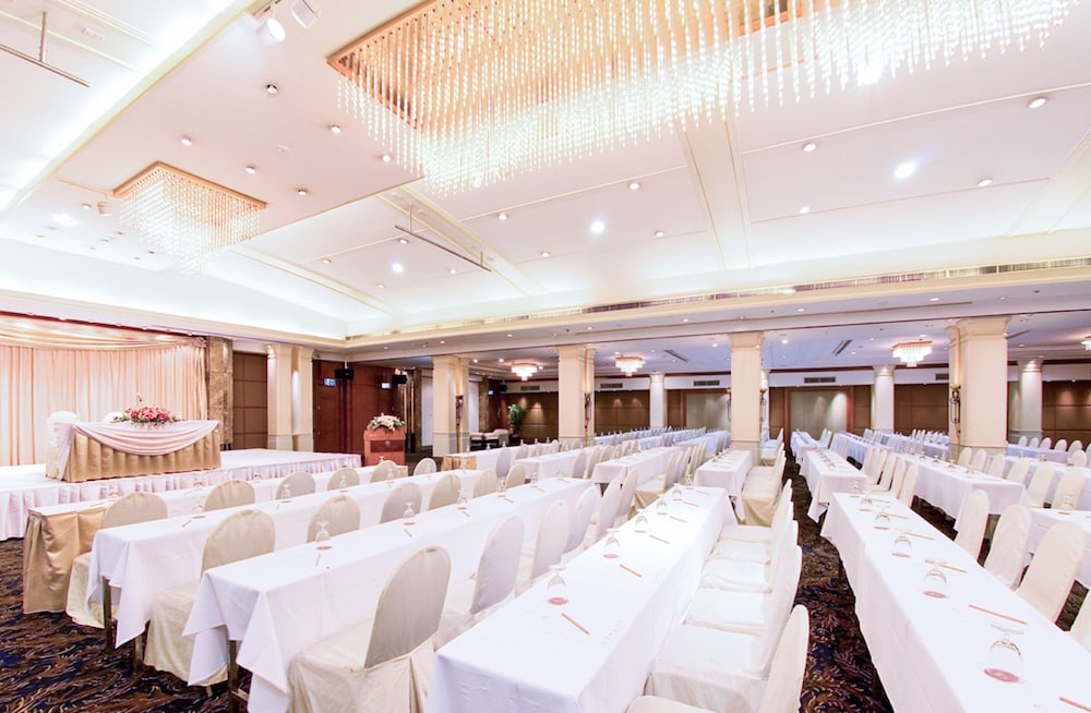 Twin Towers Hotel 66/68