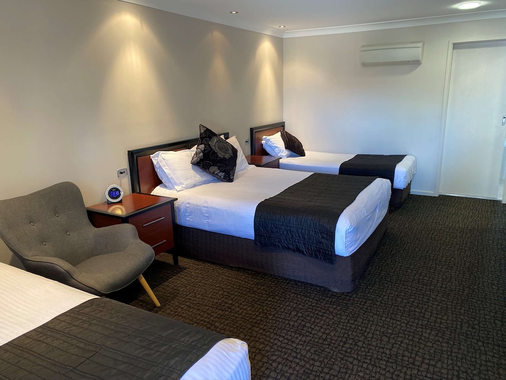Best Western Plus All Settlers Motor Inn 12/34