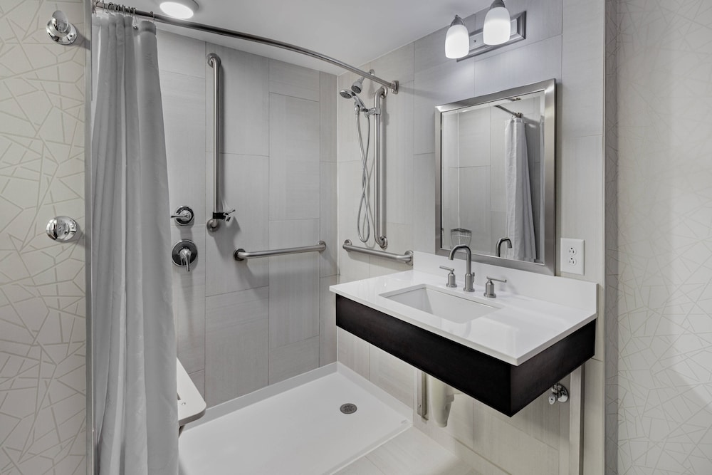 Sheraton Syracuse University Hotel &amp; Conference Center 29/33