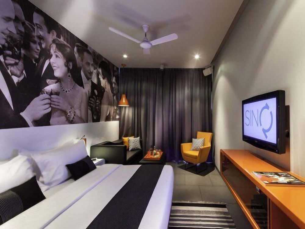 SinQ Party Hotel 9/43
