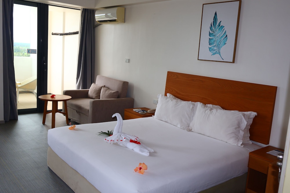 ROOM, WEST VIEW