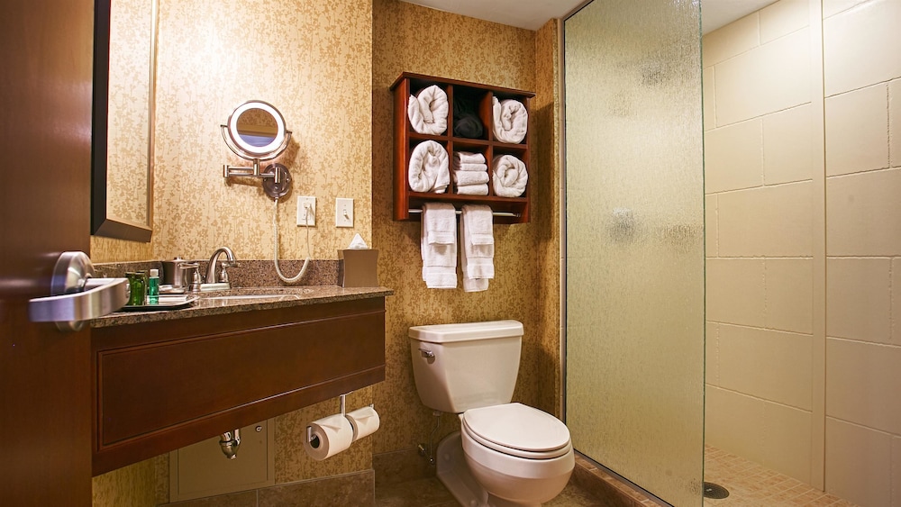 Oshkosh Waterfront Hotel & Conference Center 17/58