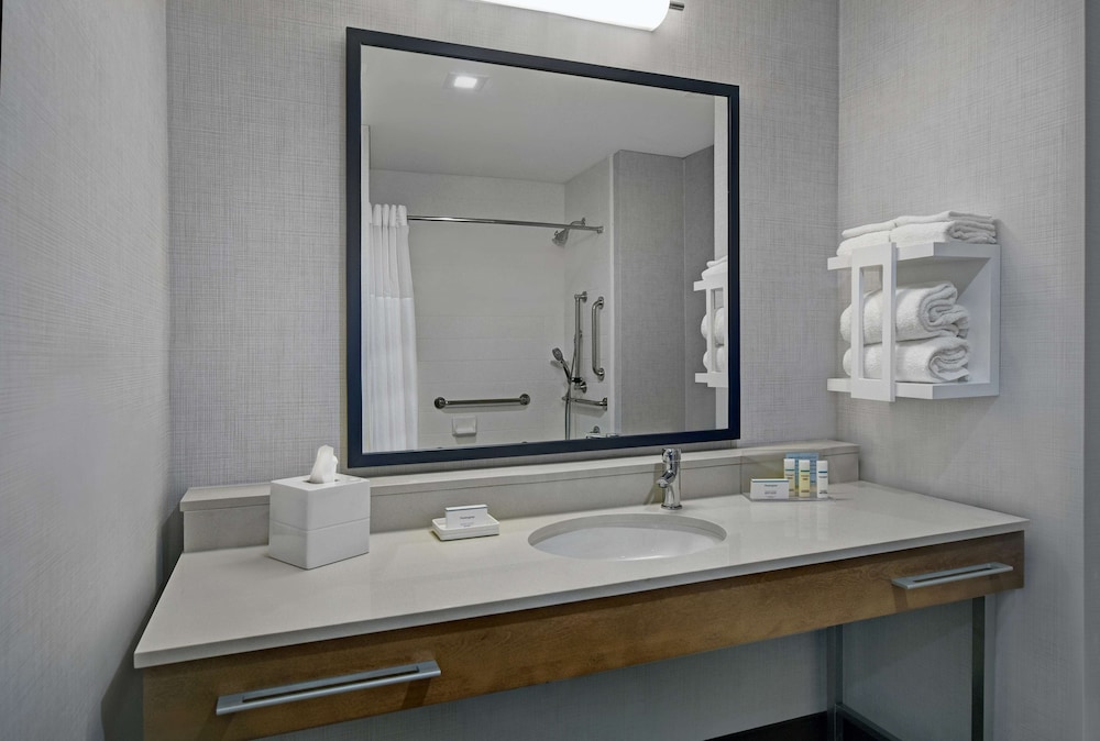 Hampton Inn Midland South 24/58