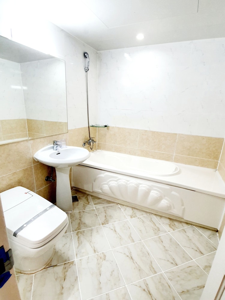 Uneed Hotel 58/60