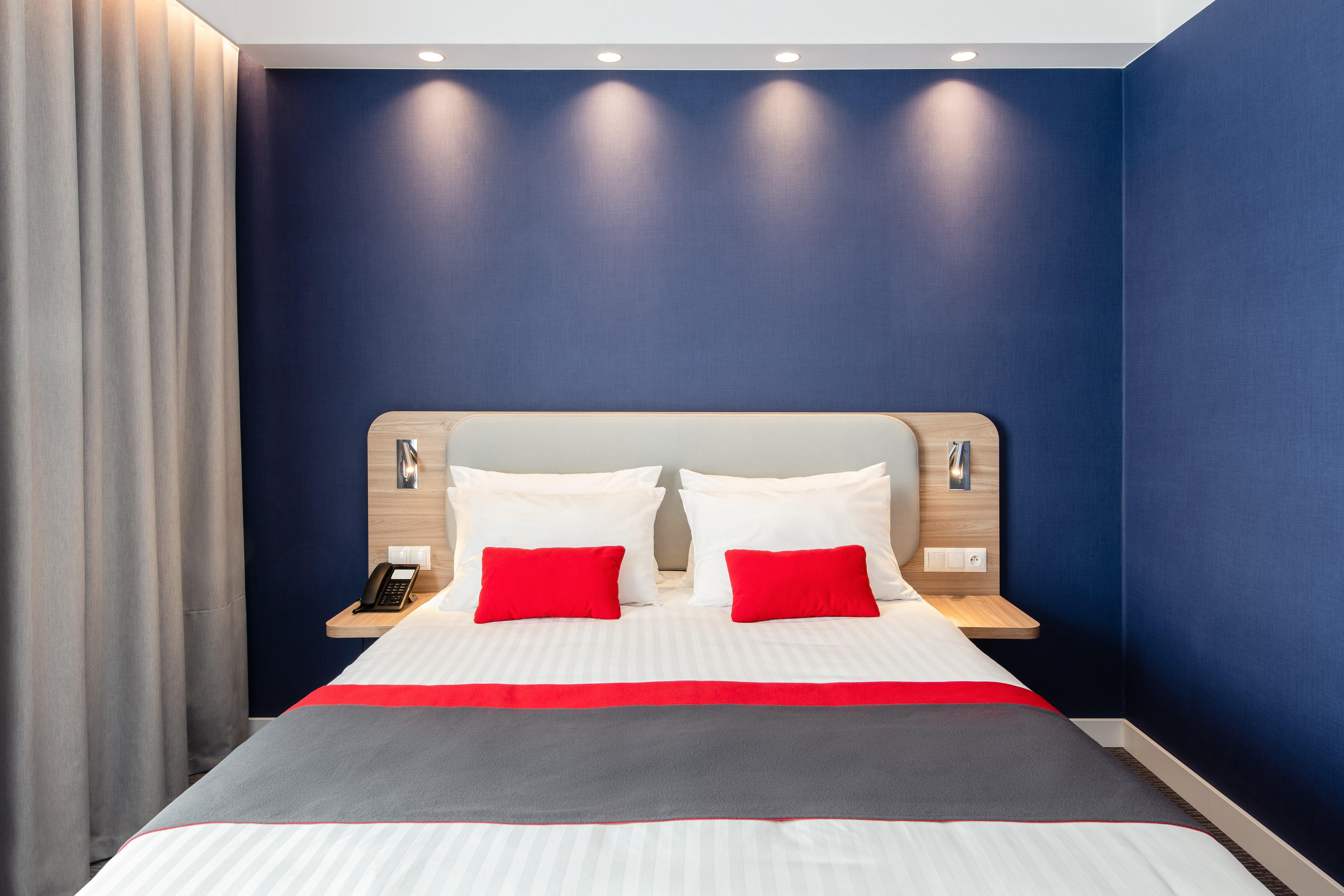 غرفة قياسية بسرير كينج مع أريكة لذوي الإعاقة، Holiday Inn Express Rzeszow Airport 3/6