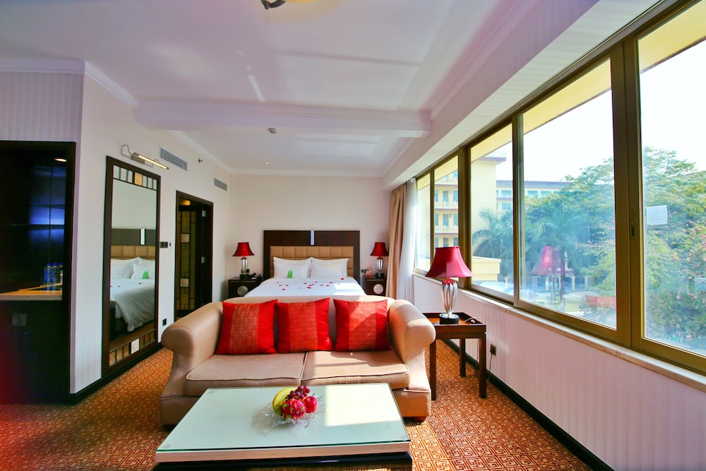 Dong Fang Hotel 53/74