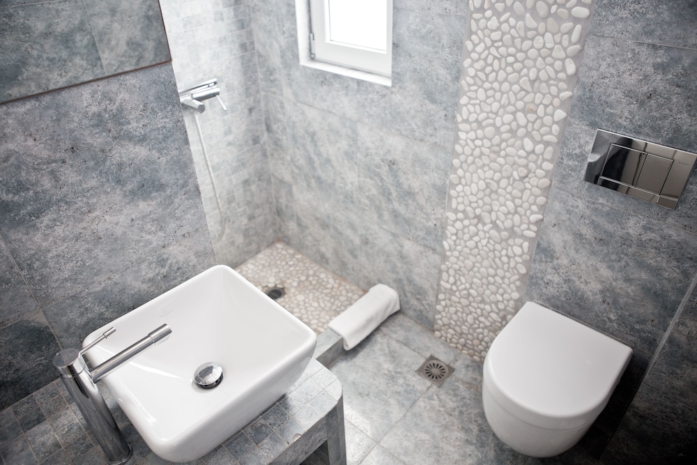 NIRIIDES LUXURY HOMES 48/50