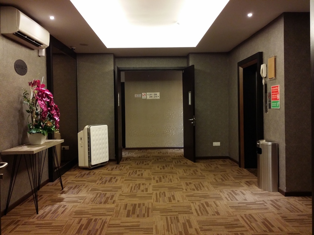 D Elegance Hotel 6/43