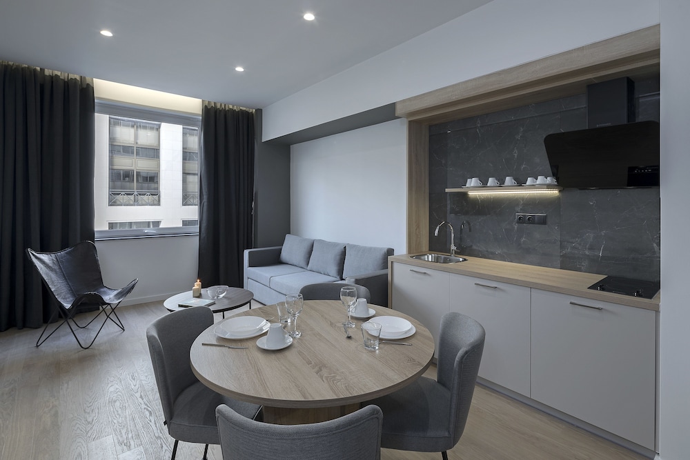 Philosofia Athens Suites 30/38