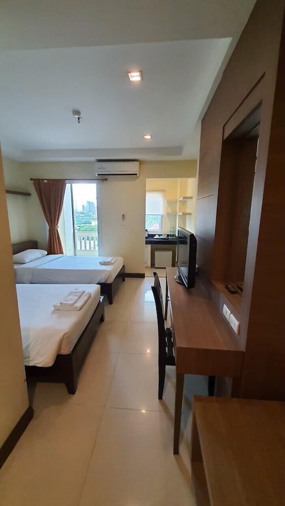 Sunday Platinum Suites 18/50