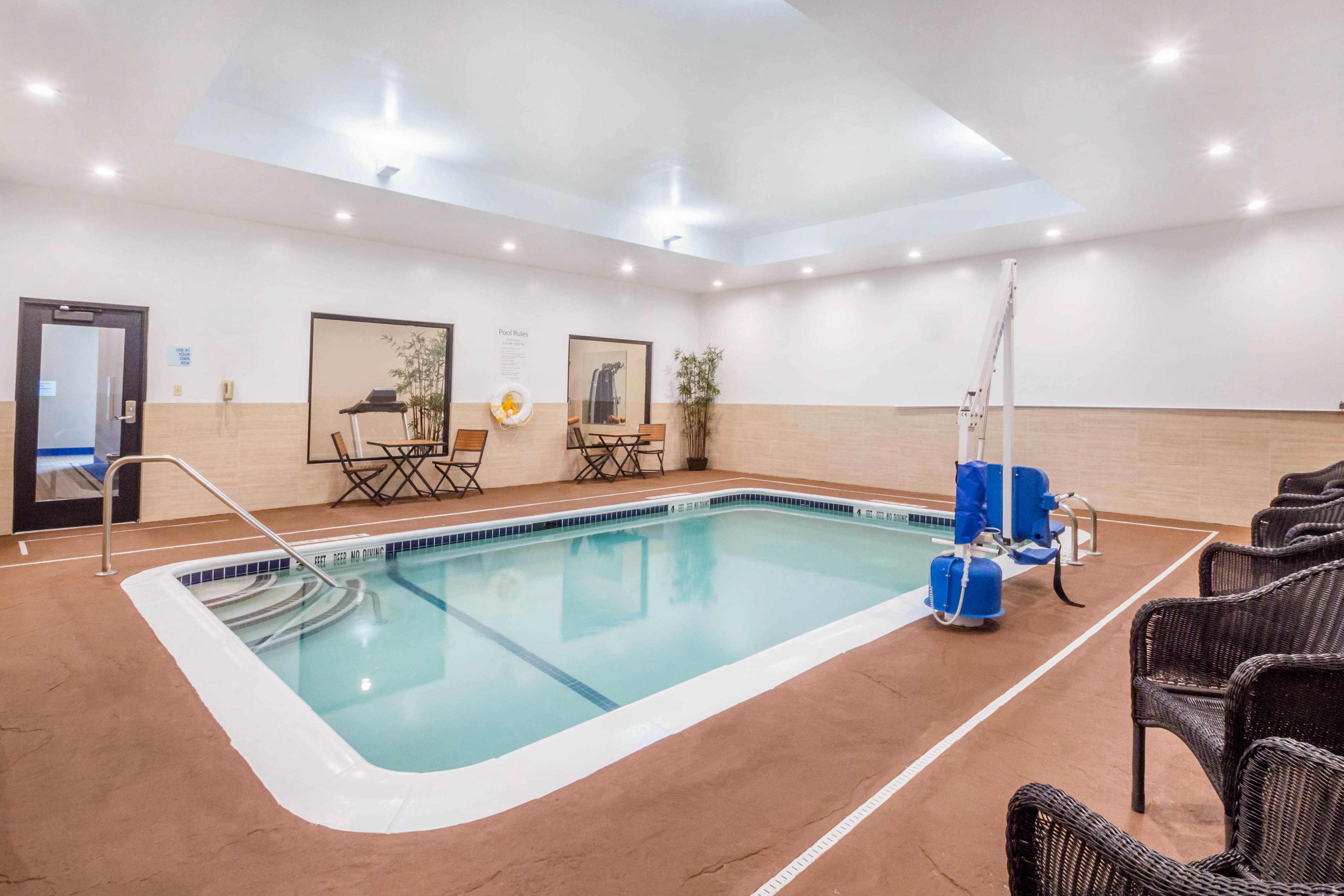 Holiday Inn Express And Suites Albany Airport Wolf Road 4/16
