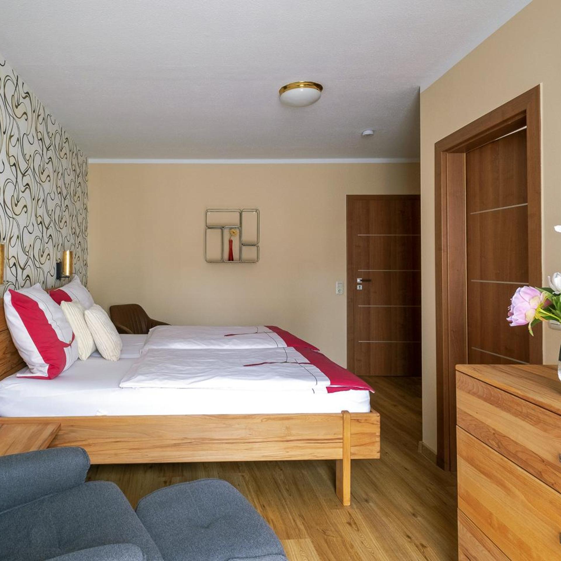 غرفة بسرير مزدوج بحمام خاص، Hotel Restaurant Alt Wehlheiden 3/7