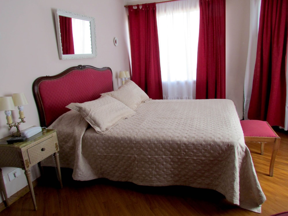 ROOM, DOUBLE BED