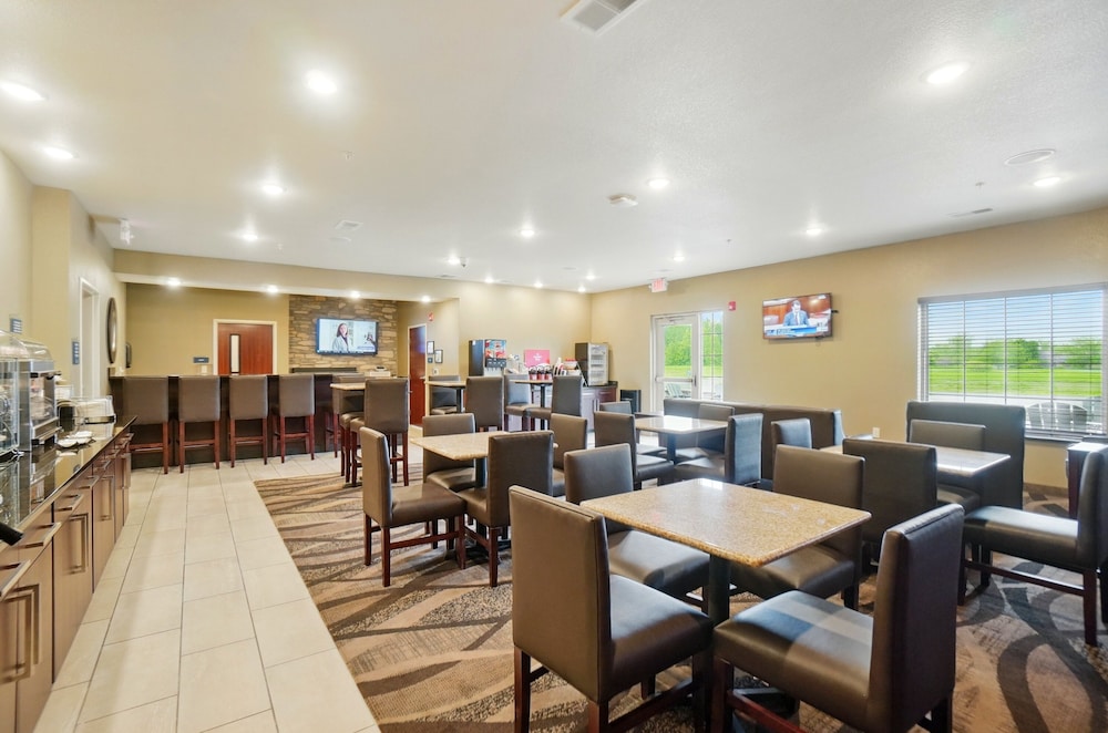 Cobblestone Hotel & Suites - Russells Point at Indian Lake 30/50