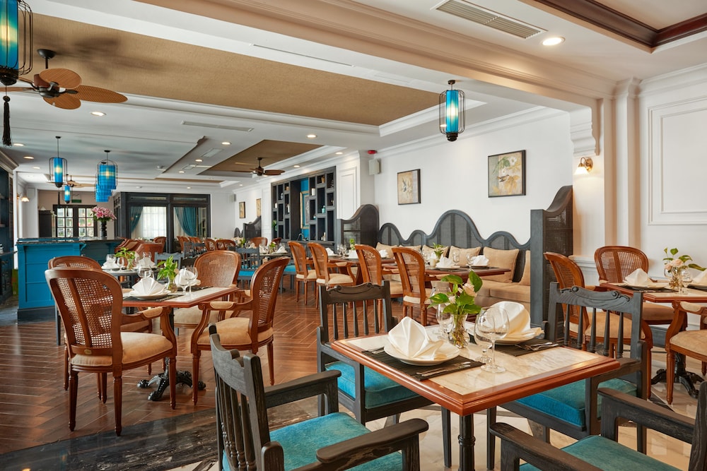 Manoir Des Arts Hotel 58/73