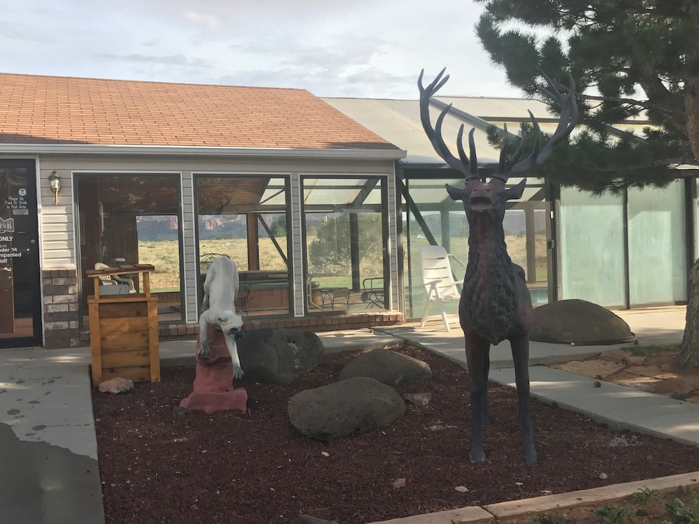 Broken Spur Inn And Steakhouse 5/72