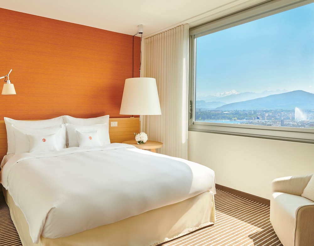 1 Bedroom, Suite, King Bed, Lake View