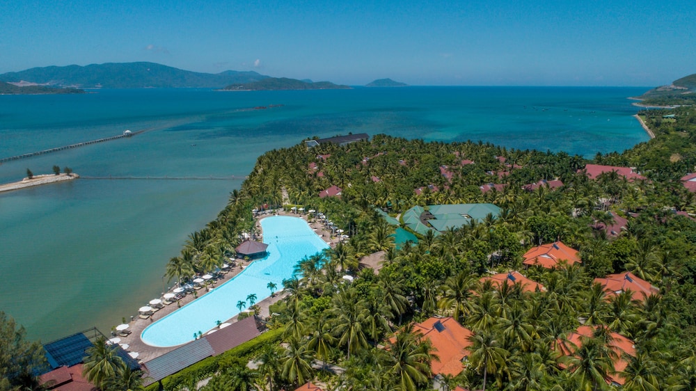 Diamond Bay Resort & Spa 71/74