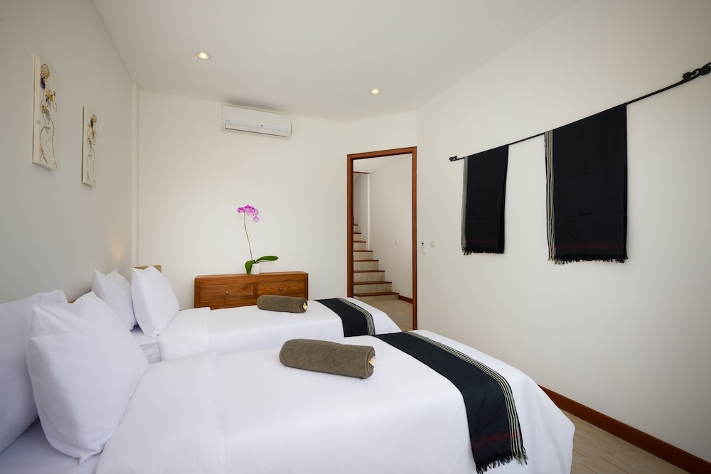 2 BEDROOMS, DUPLEX, DELUXE, POOL SIDE, KITCHEN