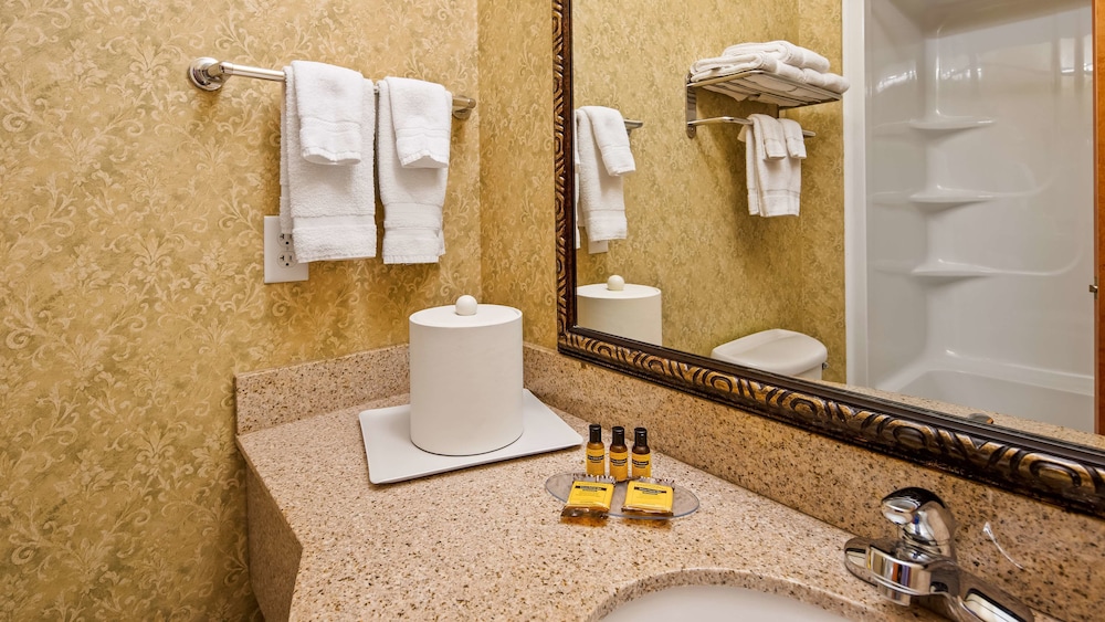 Best Western Plus Bradbury Inn & Suites 36/39