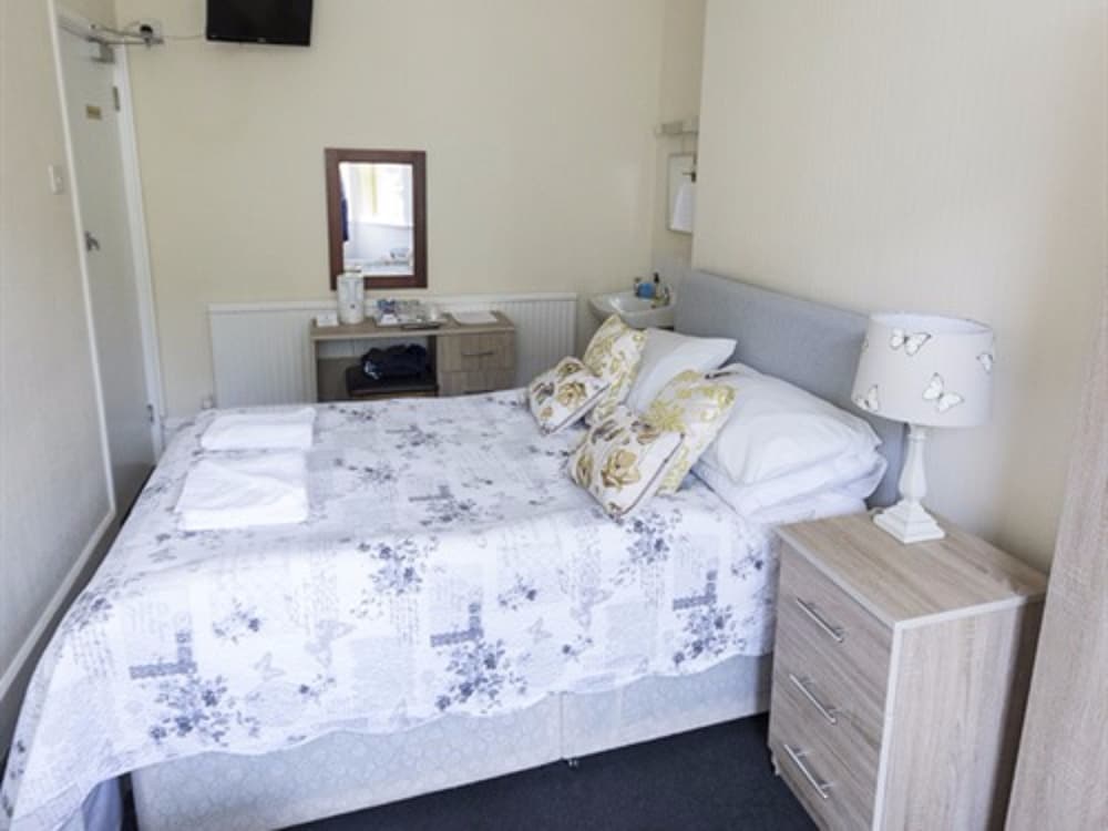 The Firs Guest House 15/45
