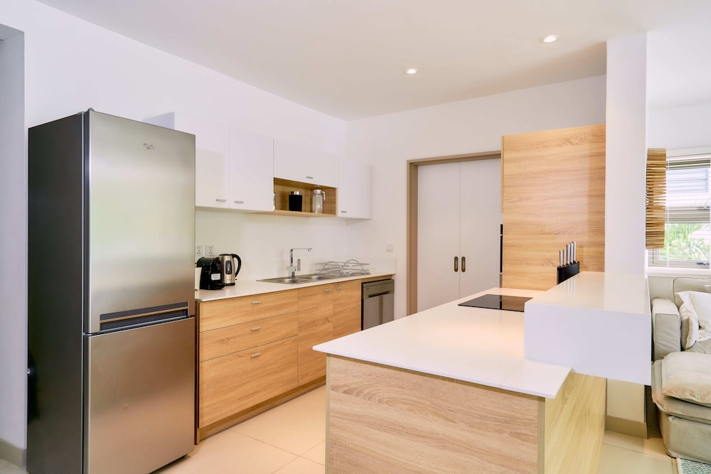 Les Estivales Beachfront Suites & Penthouses By Lo 18/48