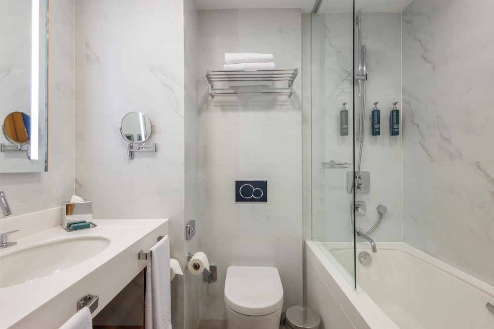 Deluxe, Twin Beds, Partial Sea View, Bathtub