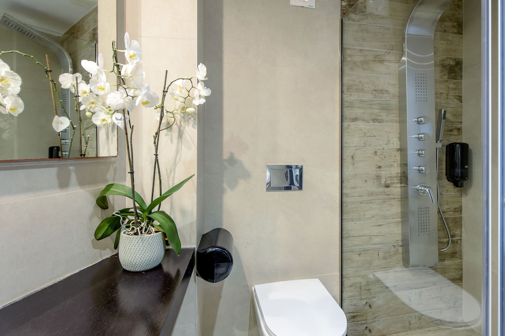 Katrin Suites - Adults Only 7/50