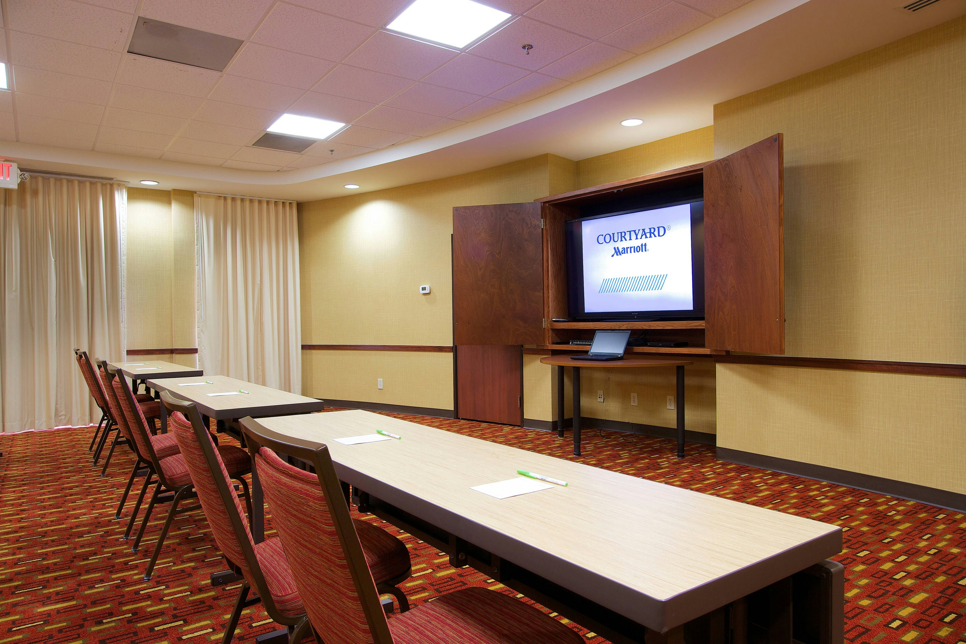 Courtyard By Marriott Blacksburg 36/39