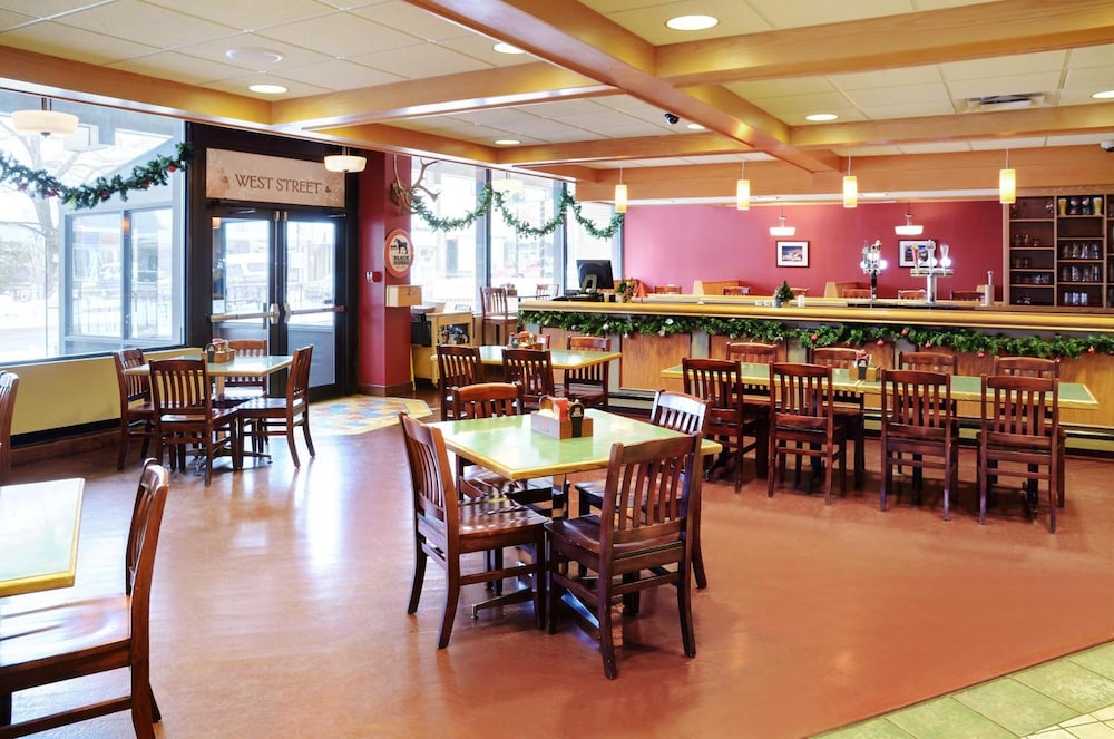 Greenwood Inn & Suites 26/37