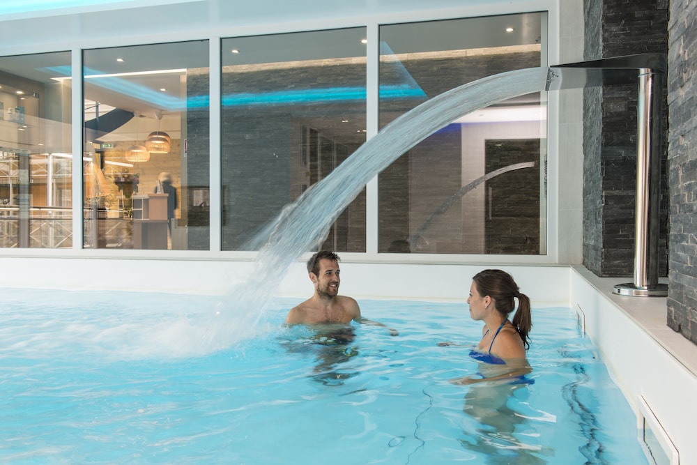 swimming pool spa